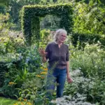 a-living-bouquet-inside-flower-stylist-marieke-nolsens-stunning-dutch-garden