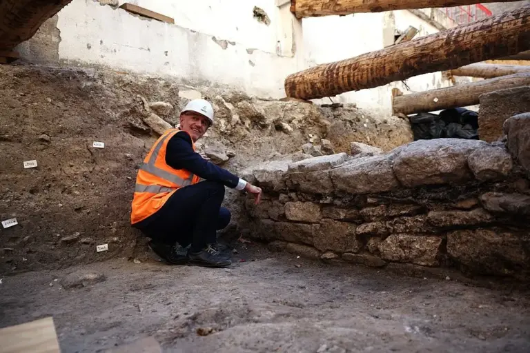 ancient-wall-discovery-beneath-paris-hospital-solves-decades-long-debate-over-where-the-city-began
