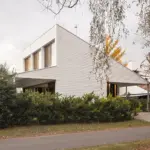 architecture-firm-bracamonteyerba-unveils-the-rio-house-built-around-a-pre-existing-swimming-pool