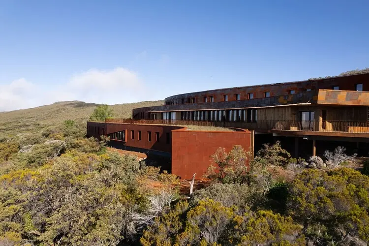 building-on-volcanic-ground-architectures-response-to-volcanic-landscapes