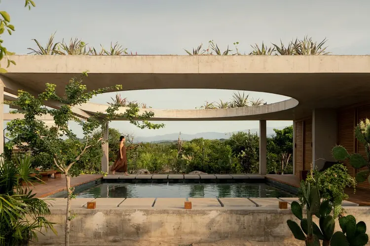 cieno-house-by-tac-taller-alberto-calleja-blends-architecture-with-the-natural-landscape-of-puerto-escondido