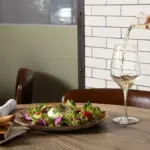 forget-the-calendar-why-top-sommeliers-are-pouring-structured-white-wines-all-fall-long