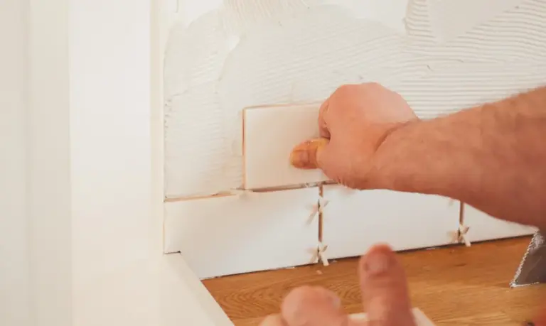 homeowners-increasingly-tackling-kitchen-wall-tiling-and-backsplash-renovations-to-elevate-living-spaces