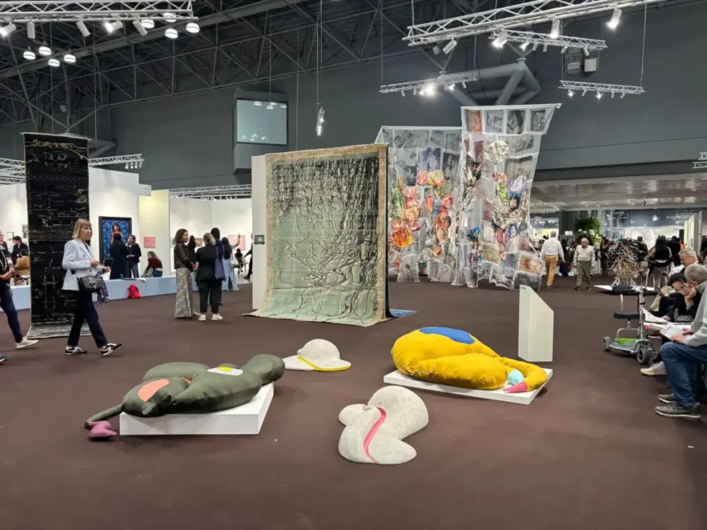 inside-the-armory-show-wealthy-collectors-unfazed-by-global-turmoil-and-inflation