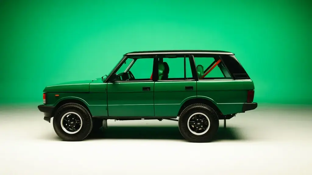 lunaz-sells-out-u-s-allocation-for-range-rover-classic-restomods-ramps-up-production-at-silverstone