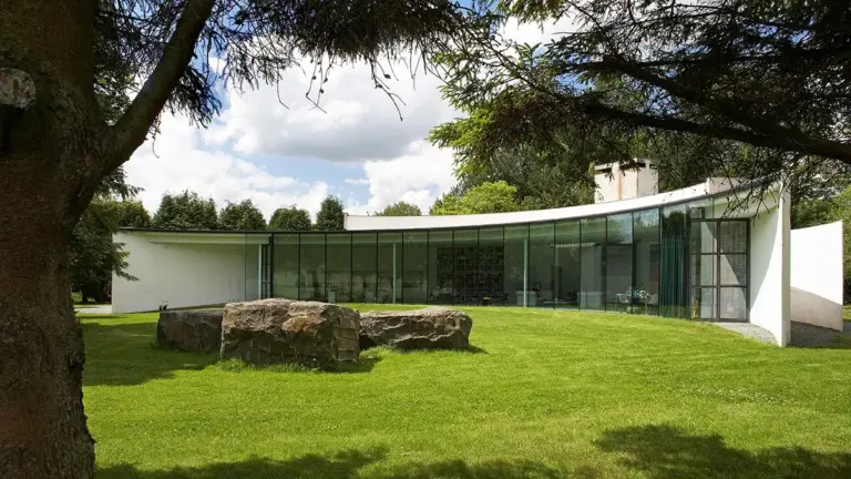 renowned-british-architect-ken-shuttleworth-lists-his-unique-wiltshire-home-for-4-million