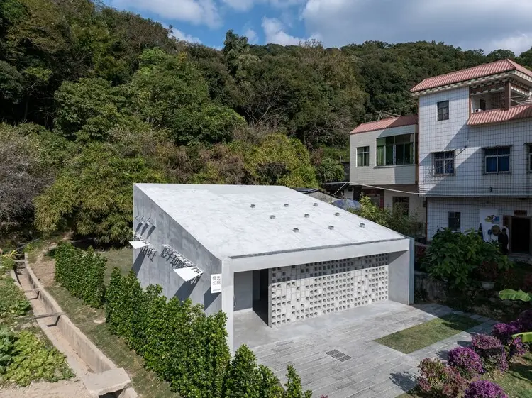 studio-10-transforms-zhongxin-village-rest-stop-with-the-iloominate-public-toilet-in-china