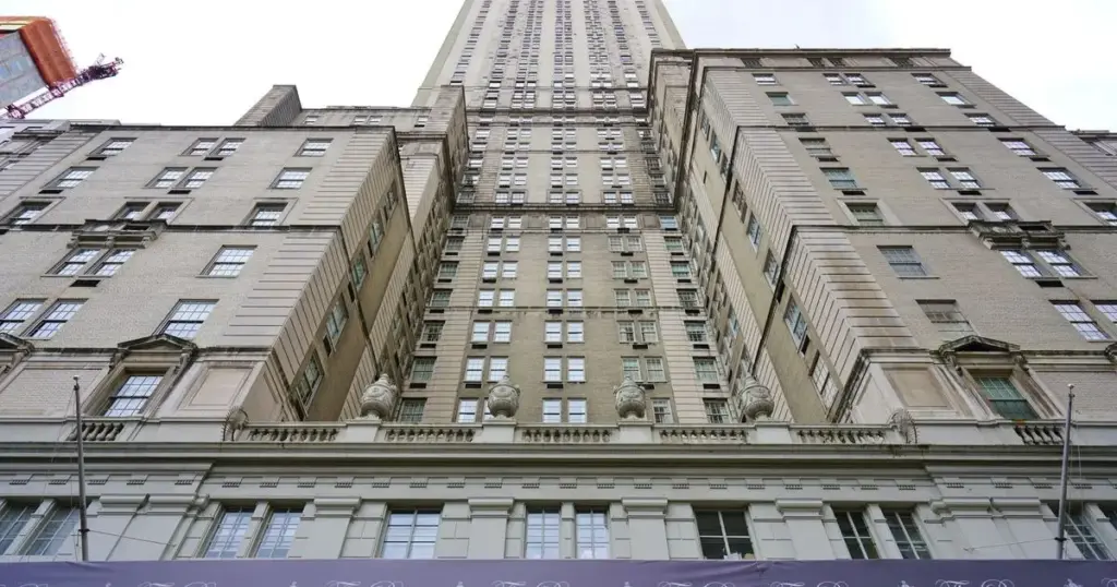 tory-burch-and-art-garfunkel-vs-howard-lutnick-and-the-khashoggis-the-high-stakes-battle-over-the-future-of-the-pierre