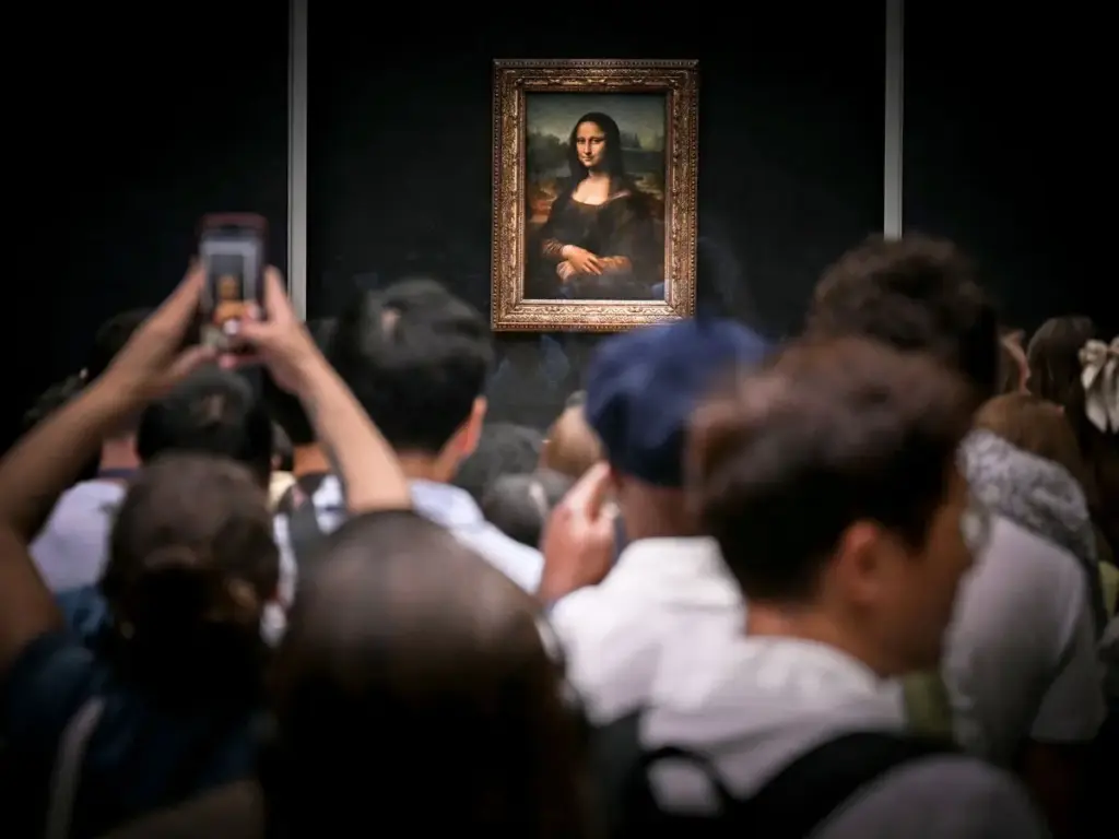 two-german-visitors-arrested-after-hanging-unauthorized-paintings-in-the-louvres-mona-lisa-gallery